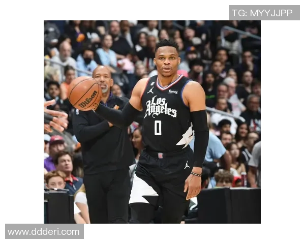 威斯布鲁克与罗斯的巅峰对决谁能在球场上书写传奇篇章